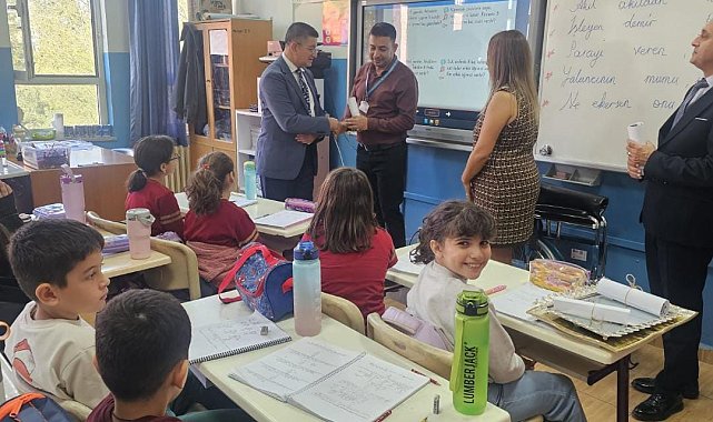 Takdir toplayan davranış: Hediye kabul etmeyen öğretmenlerinin adına tekerlekli sandalye desteğinde bulundular