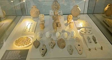 Tarihi eser kaçakçılığına dikkat çeken sergi ziyaretçilerini ağırlıyor