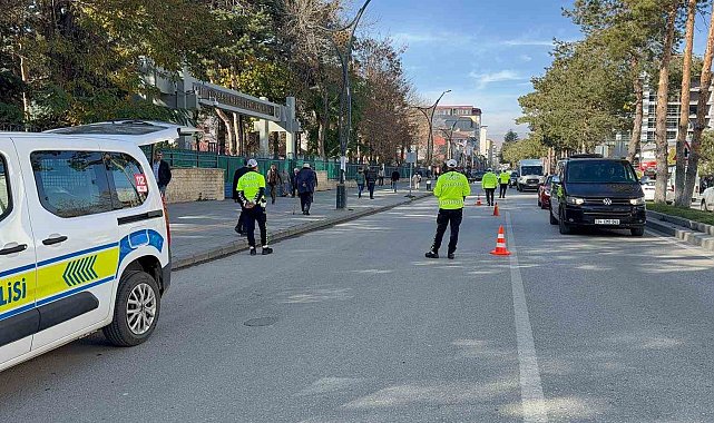 Tatvan'da kış lastiği denetimleri devam ediyor