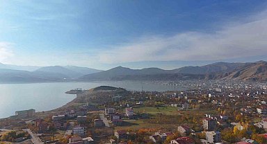 Tatvan'da sonbaharın büyüleyici renkleri görüntülendi