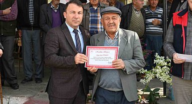 Tavas'ta zeytin seferberliği kapsamında açılan Tarla Okulu ilk mezunlarını verdi