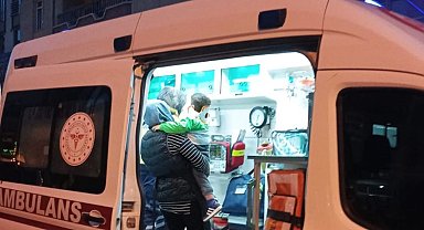 Tavşanlı'da motosiklet yayaya çarptı, anne ve bebeği yaralandı