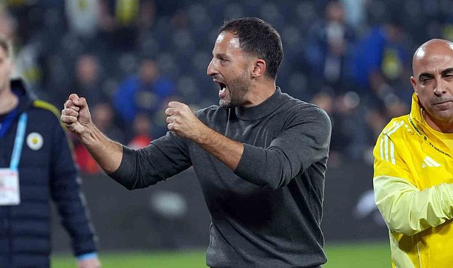 Tedesco, galibiyet sonrası tribünleri turladı