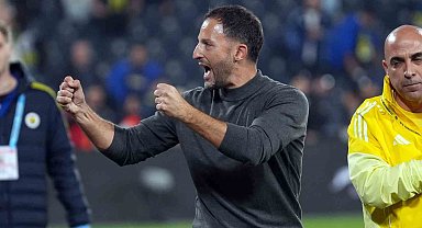 Tedesco, galibiyet sonrası tribünleri turladı