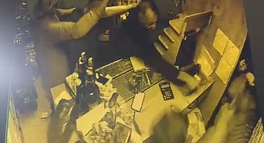 Tekel büfeyi basıp demir sopalarla darbettiler