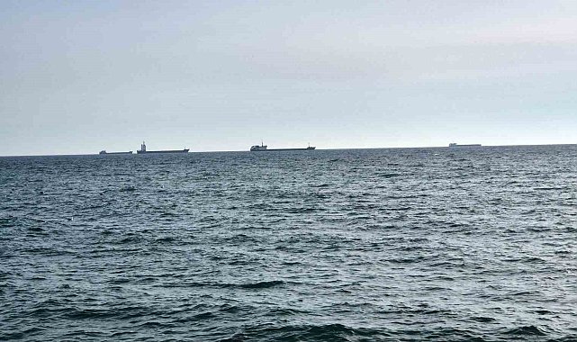 Tekirdağ'da lodos fırtınası balıkçıları limana döndürdü