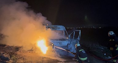 Tekirdağ'da panelvan minibüs alev topuna döndü