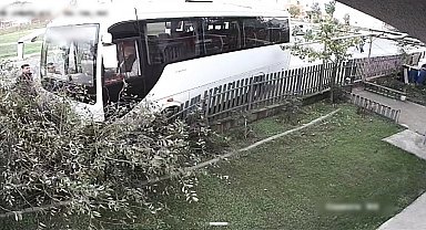 Tekirdağ'da servis minibüsü ağaca çarptı: 1 yaralı