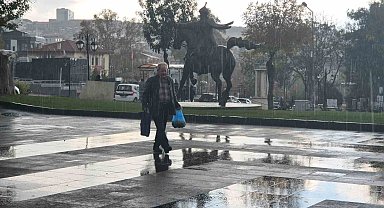 Tekirdağ'da şiddetli yağış etkili oldu, vatandaşlar sığınacak yer aradı