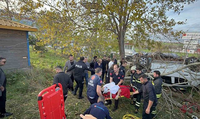 Tekirdağ'da yolcu minibüsü ile çarpışan pikap takla attı: 2 yaralı