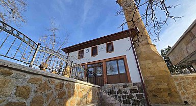 Tekke Arapdede Camii asırlık tarihiyle ziyaretçilere ve cemaate kapısını açıyor