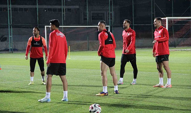 Teknik Direktör Hüseyin Eroğlu yeni takımıyla ilk antrenmanına çıktı