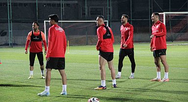 Teknik Direktör Hüseyin Eroğlu yeni takımıyla ilk antrenmanına çıktı