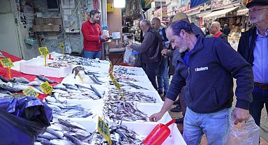 Tezgahlarda hamsi bolluğu