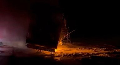 Tır alev alev yandı: Yol 3 saat kapalı kaldı