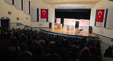 Tiyatro günlerinde salon doldu taştı