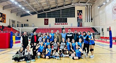 Tomarza Belediyespor Kız Voleybol Takımı rakibini 3-0 mağlup etti