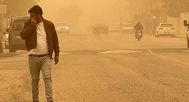 Toz bulutu Şanlıurfa semalarını kapladı