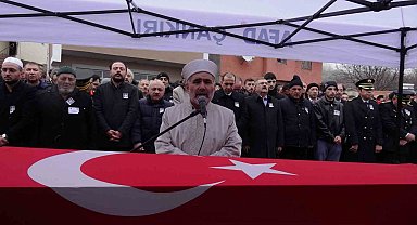 Trafik kazasında şehit düşen polis memuru toprağa verildi