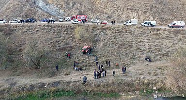 Traktör uçuruma devrildi: 1 ölü