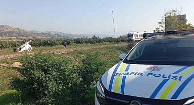 Trenin çarptığı kamyonet ikiye bölündü: 1 yaralı