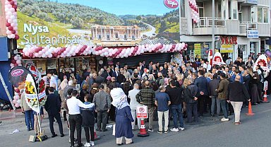 Tuğba Kuruyemiş'in 127. şubesi kadınların eliyle açıldı
