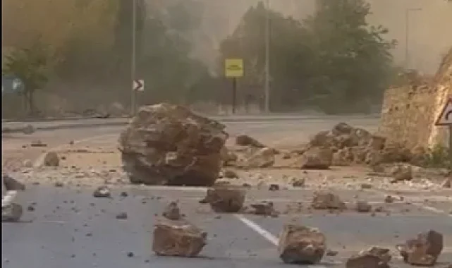 Tunceli–Ovacık karayolunda kayalar temizlendi!