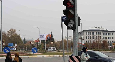 Türkiye'de ilk uygulama: Trafik sinyalizasyonlarında "Şiddete Hayır" ve "Kadına Saygı" mesajı