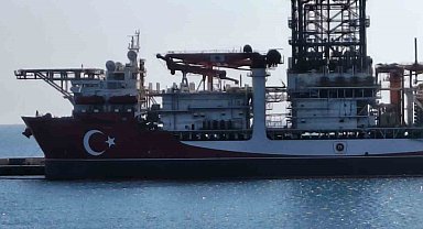 Türkiye'nin 228 metrelik denizdeki yeni gücü: Türkiye'nin rengine boyandı