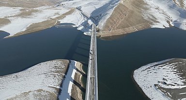 Turnaçayırı Barajı'nda masalsı kış: Kar yağışı manzarayı değiştirdi