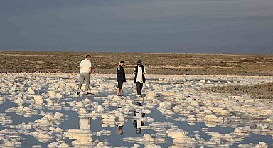 Tuz Gölü'nde sular çekildi, Pamukkale travertenlerini andırdı