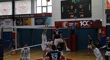 TVF Erkekler 1. Ligi: Düzce Belediyesi Spor Akademisi: 2 - Arkas Spor Kulübü: 3