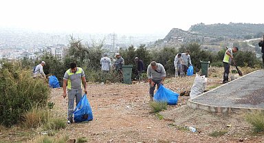 Üç hafta önce 60 çuval çöp toplanan caddeden bu sefer 80 çuval çöp çıktı