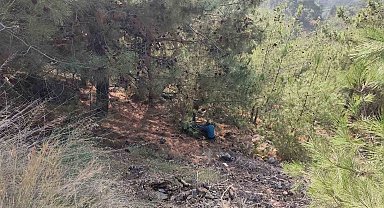 Uçurumdan yuvarlanan motosikletteki 2 kişi yaralandı