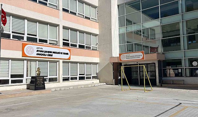 Uçurumun kenarındaki okulda eğitim yeniden başladı