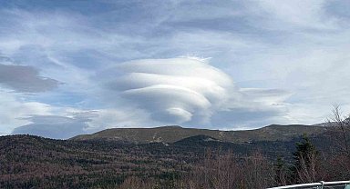 Uludağ semalarında mercek şeklinde bulut oluştu