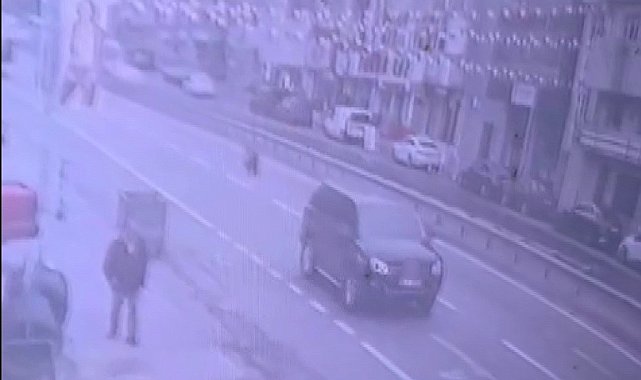Ümraniye'de ilginç kaza kamerada: Sürücüsüz motosikletin çarpmasından kıl payı kurtuldu