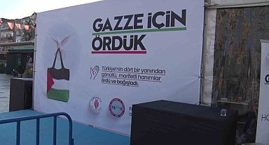 Ümraniye'de kadınların Gazze için ördüğü el emeği ürünler satışa sunuldu