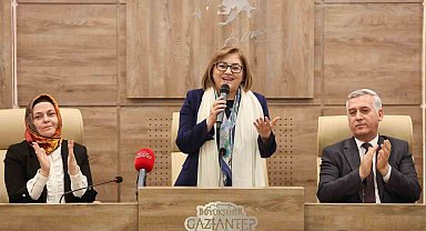 Umreden dönen ikinci kafile, Fatma Şahin ile bir araya geldi