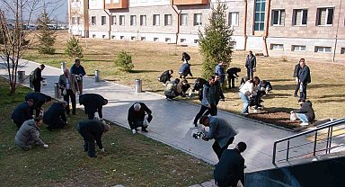 Üniversite yönetiminden çevre duyarlılığı mesajı