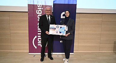 Uşak Üniversitesi yenilikçi fikirlerle geleceğe yön veren gençleri ödüllendirdi