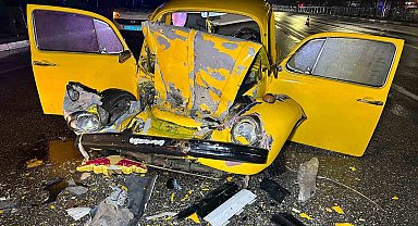 Uşak'ta otomobil ile otobüs çarpıştı: 1'i ağır 3 yaralı