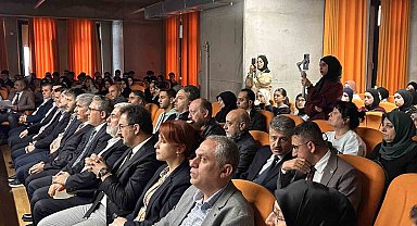 Usta edebiyatçı Şair Sezai Karakoç vefatının 4'üncü yıl dönümünde "Dirilişin Işığı" hat sergisiyle anıldı