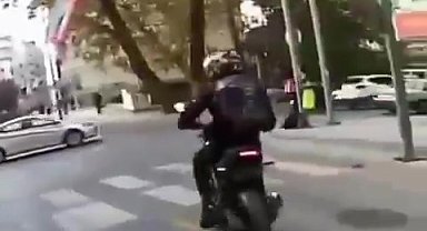 Uyanık sürücü yaptığı düzenekle plakasını gizledi