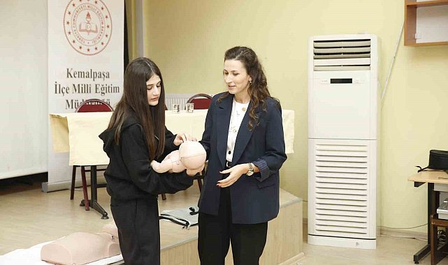 Uzman doktorlardan öğrencilere farkındalık eğitimi