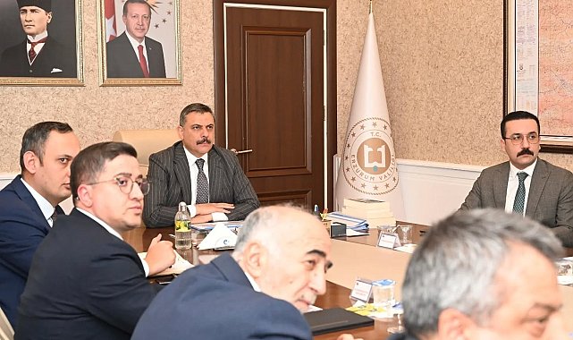 Uzundere'deki heyelan masaya yatırıldı