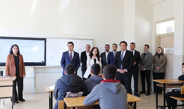 Vali Aygöl, öğrencilerle bir araya geldi