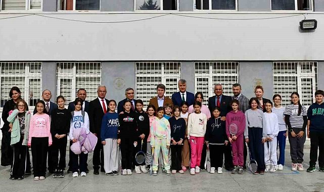 Vali Bakan: "Öğretmenlik, bedeli hiçbir maddi karşılıkla ölçülemeyecek kadar değerlidir"