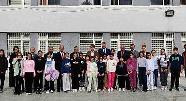 Vali Bakan: "Öğretmenlik, bedeli hiçbir maddi karşılıkla ölçülemeyecek kadar değerlidir"