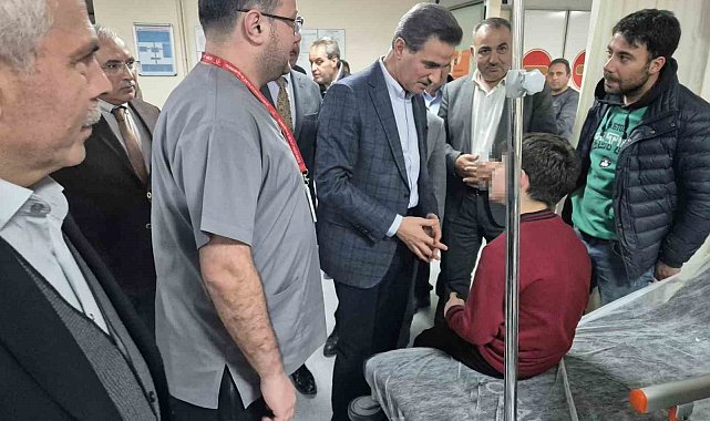 Vali Baruş, zehirlenme şüphesiyle hastaneye kaldırılan öğrencileri ziyaret etti